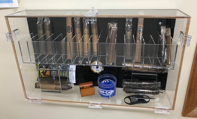 Acrylic humidor for the wall